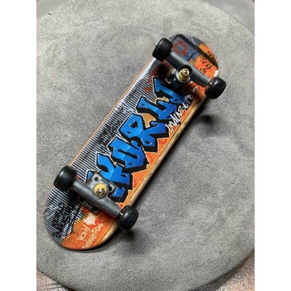 Vintage Tech Deck World Industries Fingerboard Complete Graffiti Script - Picture 1 of 6